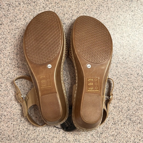 NWT CG shoes comfortable sandals with rhinestones design - Picture 6 of 7